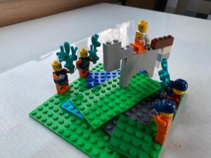 Lego Figuren und Esel